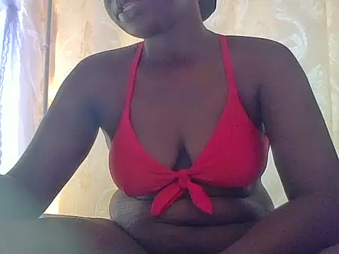 Snapshot of Queen_Zuri chatting on 06.08.26 Queen Zuri online show from 06.08.26