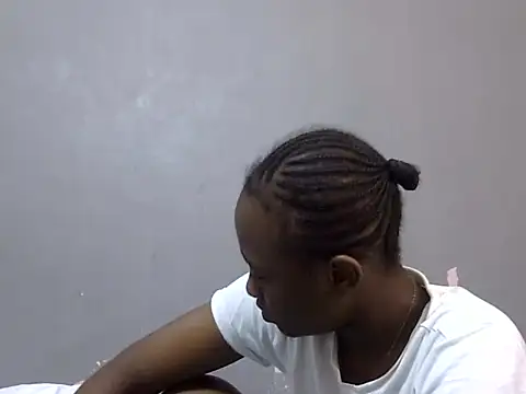 Snapshot of Petite_Ebony10 chatting on 06.10.26 Petite Ebony10 online show from 06.10.26