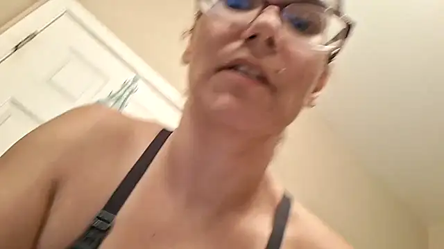 MamaBee88 online show from 05.19.26