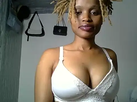 Snapshot of Tempting_Ebony chatting on 06.01.26 Tempting Ebony online show from 06.01.26
