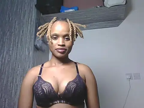 Snapshot of Tempting_Ebony chatting on 06.25.26 Tempting Ebony online show from 06.25.26