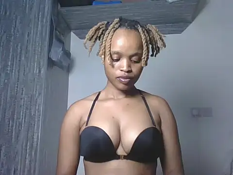Snapshot of Tempting_Ebony chatting on 07.07.26 Tempting Ebony online show from 07.07.26
