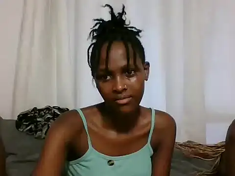 Snapshot of Sleek_petite chatting on 06.17.26 Sleek petite online show from 06.17.26