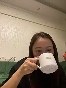 Snapshot of CRROO-AA chatting on 06.24.26 CRROO-AA online show from 06.24.26