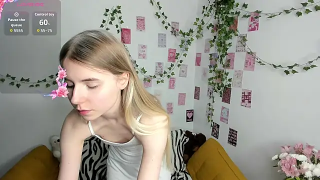 Snapshot of Honey_Lia chatting on 06.10.26 Honey Lia online show from 06.10.26