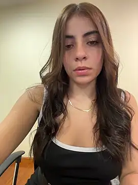 Hanna Cruz  online show from 06.12.26