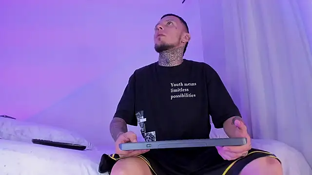 Snapshot of _Kevin_xxx chatting on 03.06.25 Kevin xxx online show from 03.06.25