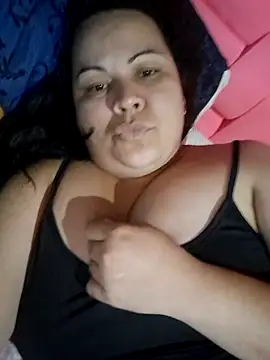 Snapshot of Latimida chatting on 06.24.26 Latimida online show from 06.24.26