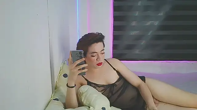 Snapshot of Pretty_Bug chatting on 07.12.26 Pretty Bug online show from 07.12.26