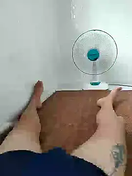 Snapshot of hothot_dam chatting on 05.27.26 hothot dam online show from 05.27.26