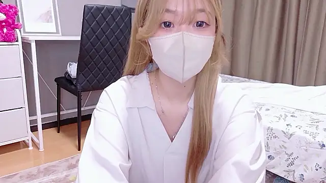 Snapshot of Riona_H chatting on 05.23.26 Riona H online show from 05.23.26