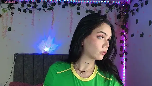 Snapshot of andraa_rossee chatting on 06.14.26 andraa rossee online show from 06.14.26
