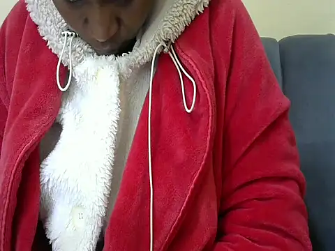 Snapshot of queen_l chatting on 06.27.26 queen l online show from 06.27.26