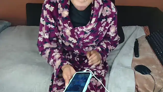 Snapshot of Tiny_Latifah chatting on 06.22.26 Tiny Latifah online show from 06.22.26