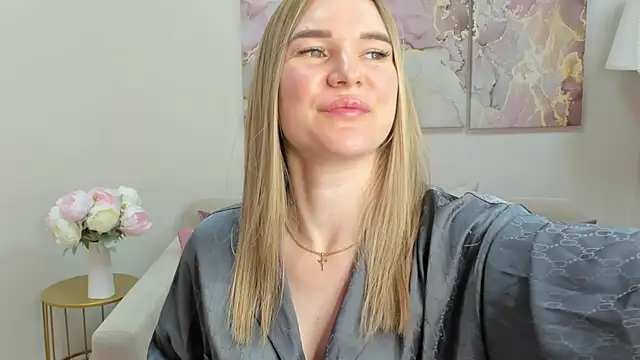 RoxyReignn online show from 06.11.26