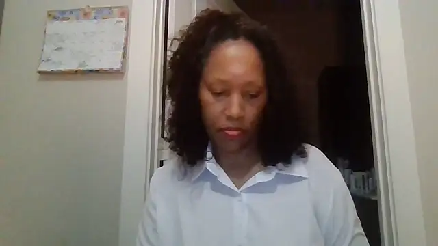 MsDeeLive online show from 05.26.26