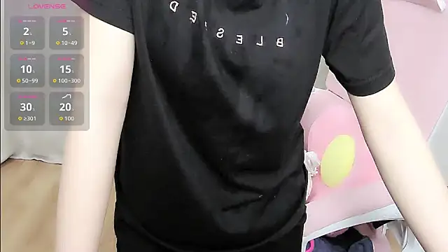 Snapshot of shynana chatting on 06.18.26 shynana online show from 06.18.26