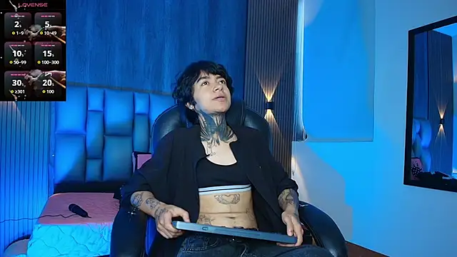 Snapshot of hottiesjuls chatting on 07.14.26 hottiesjuls online show from 07.14.26