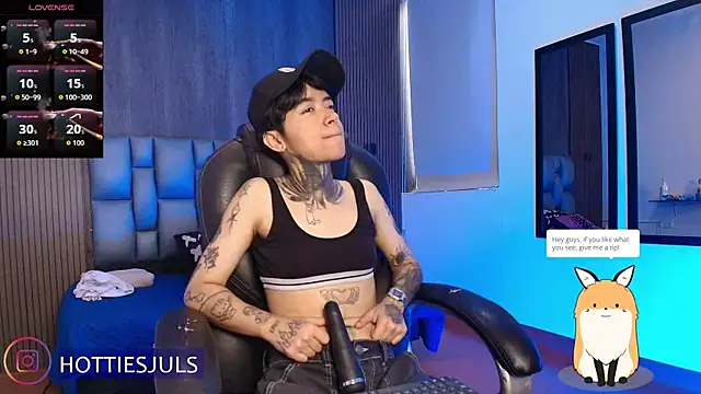 Snapshot of hottiesjuls chatting on 07.27.26 hottiesjuls online show from 07.27.26