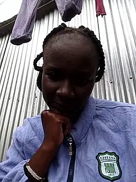 Snapshot of Ebonylouisa chatting on 06.19.26 Ebonylouisa online show from 06.19.26