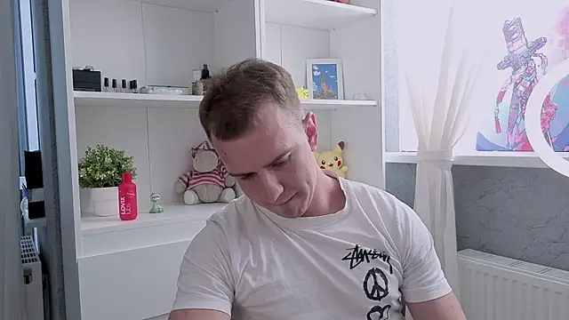 Snapshot of Max_Kunn chatting on 06.18.26 Max Kunn online show from 06.18.26