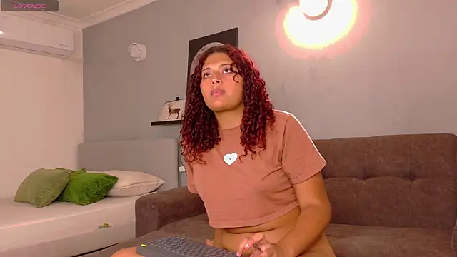 AmeliaLaurent  online show from 06.25.26