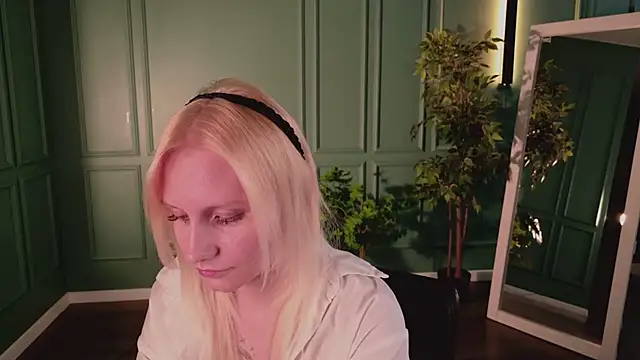 haleybooo online show from 06.10.26