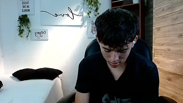 Snapshot of Ryan_grayx chatting on 06.19.26 Ryan grayx online show from 06.19.26