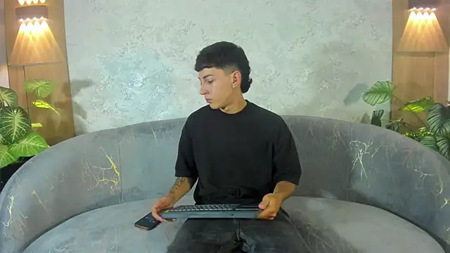 Gian Rossi online show from 06.13.26