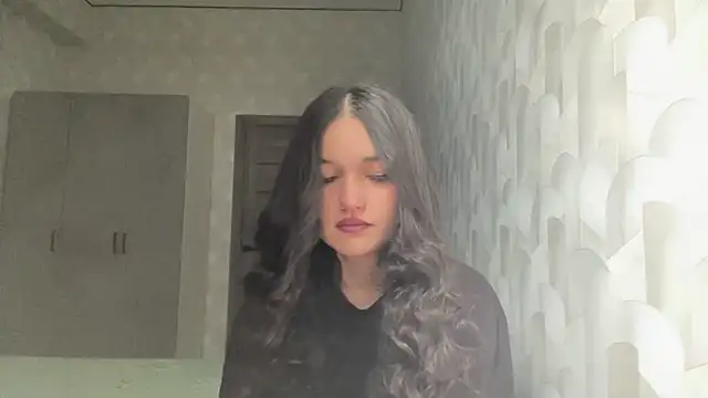 LisetteParajon online show from 06.20.26