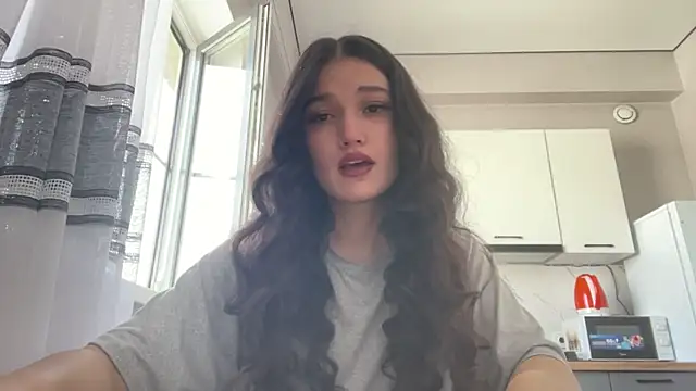 LisetteParajon online show from 07.04.26