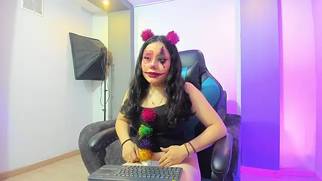 Snapshot of Miiarouse__ chatting on 06.20.26 Miiarouse online show from 06.20.26