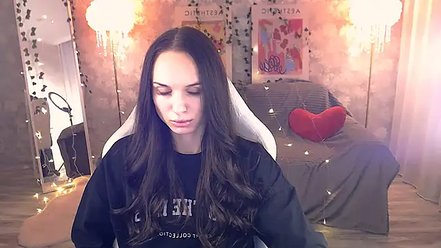 Snapshot of NicoleMerz chatting on 06.10.26 NicoleMerz online show from 06.10.26