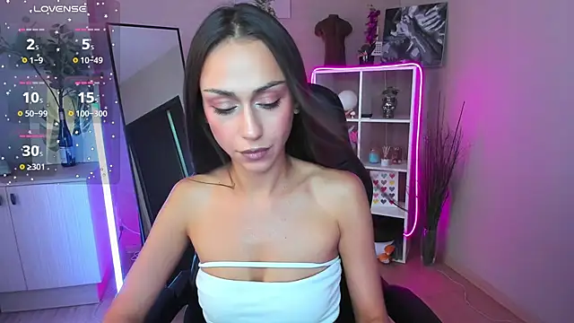 Petite Moly online show from 06.23.26