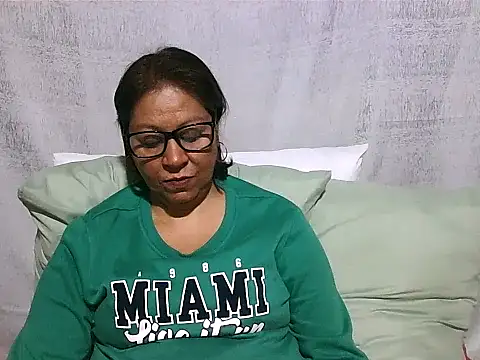 IndianSexyMilf69 online show from 06.22.26