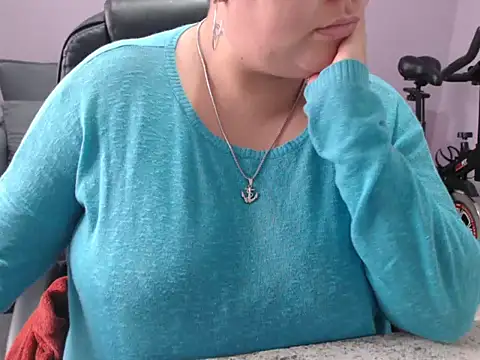 Snapshot of June_Osborne chatting on 05.29.26 June Osborne online show from 05.29.26