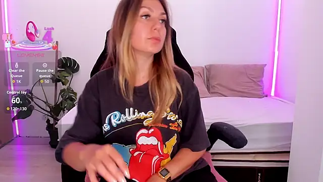 LindaWhite  online show from 09.21.25