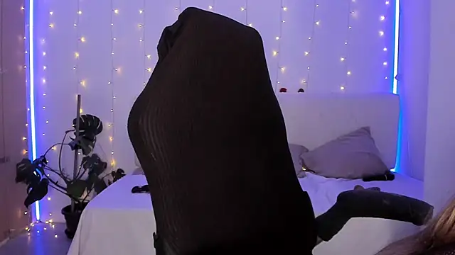 LindaWhite  online show from 12.03.25