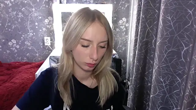 Snapshot of JennaLomeri chatting on 06.27.26 JennaLomeri online show from 06.27.26
