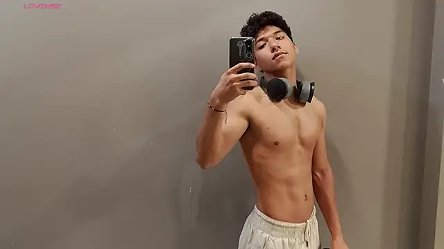 Maximiliano Young online show from 07.11.26