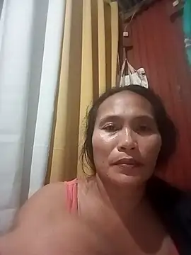 Snapshot of Queenslay chatting on 07.21.26 Queenslay online show from 07.21.26