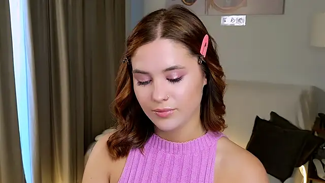 Snapshot of MurielGray chatting on 06.19.26 MurielGray online show from 06.19.26