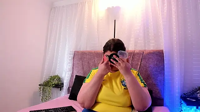 Emilie Jones online show from 06.13.26