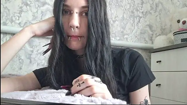 KrissyHiott online show from 06.08.26