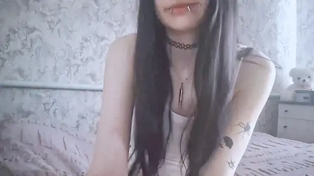 KrissyHiott online show from 06.26.26