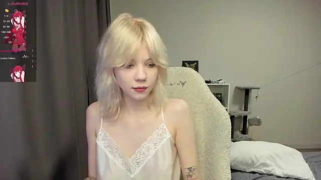 voguecaroline online show from 08.03.26