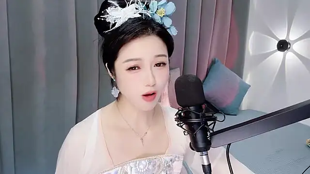 Snapshot of Momo-Wow chatting on 06.15.26 Momo-Wow online show from 06.15.26