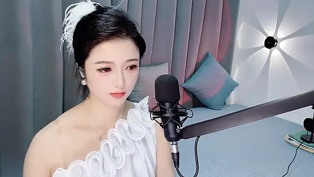 Snapshot of Momo-Wow chatting on 06.17.26 Momo-Wow online show from 06.17.26