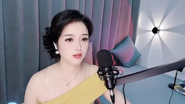 Snapshot of Momo-Wow chatting on 07.17.26 Momo-Wow online show from 07.17.26