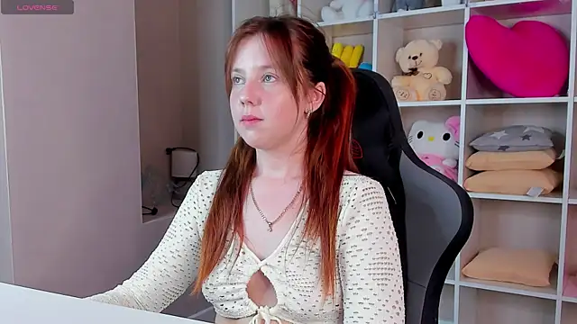 Snapshot of Violeta_Paul chatting on 06.26.26 Violeta Paul online show from 06.26.26